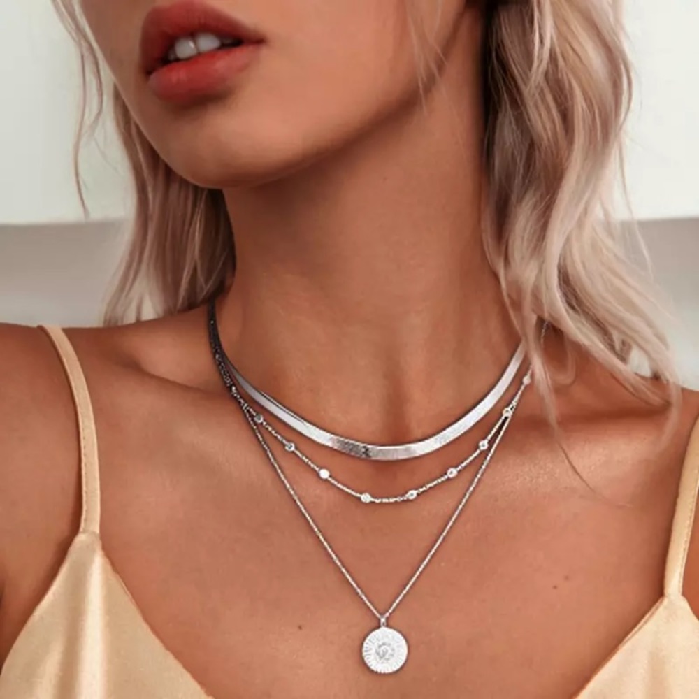 ⚜️𝟯𝟬%𝗢𝗙𝗙 𝗯𝘂𝗻𝗱𝗹𝗲𝘀 𝟯+⚜️ NEW 3 Layered Coin Herringbone Chain Necklace - Picture 4 of 10